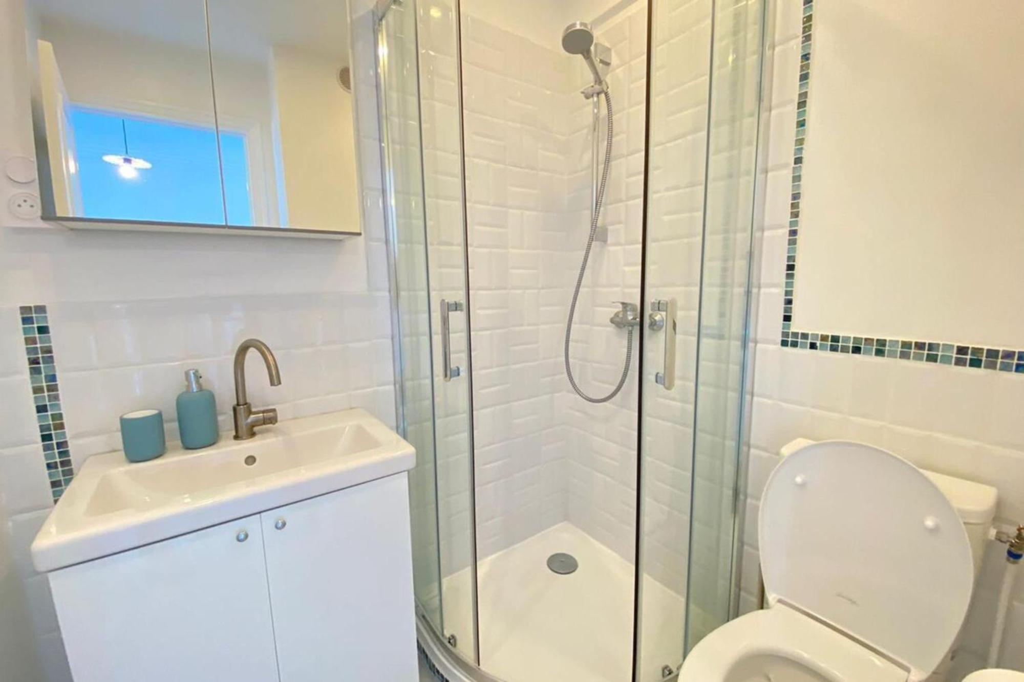 06At1 - Cosy Seaside Studio In An Ideal Location อองทีบส์ ภายนอก รูปภาพ